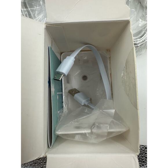 Set of 2 Wyze Cam WYZEC2 Wireless Indoor Smart Home Camera w Stand & Power Cords - Picture 6 of 6